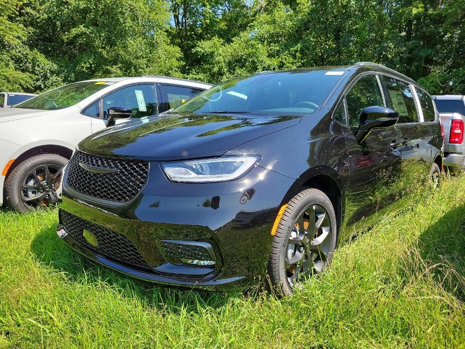 new 2024 Chrysler Pacifica car, priced at $45,294