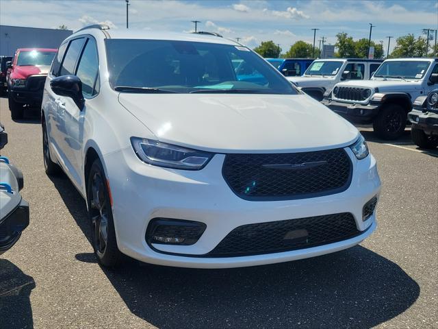 new 2024 Chrysler Pacifica car, priced at $44,539