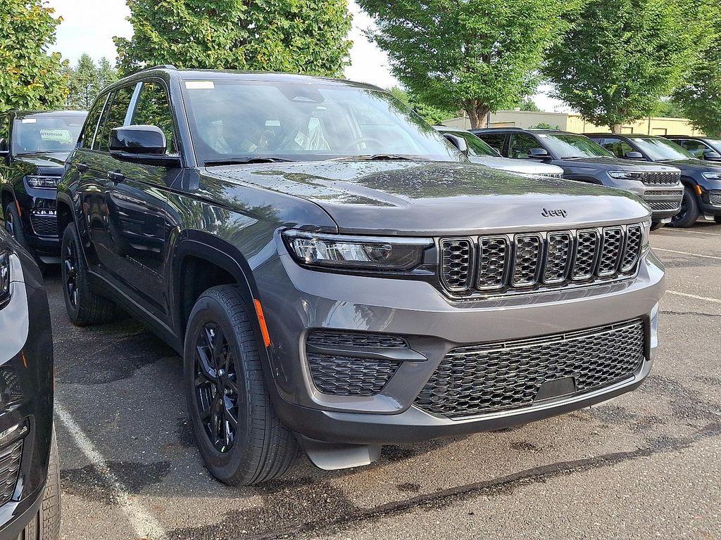 new 2025 Jeep Grand Cherokee car, priced at $42,079