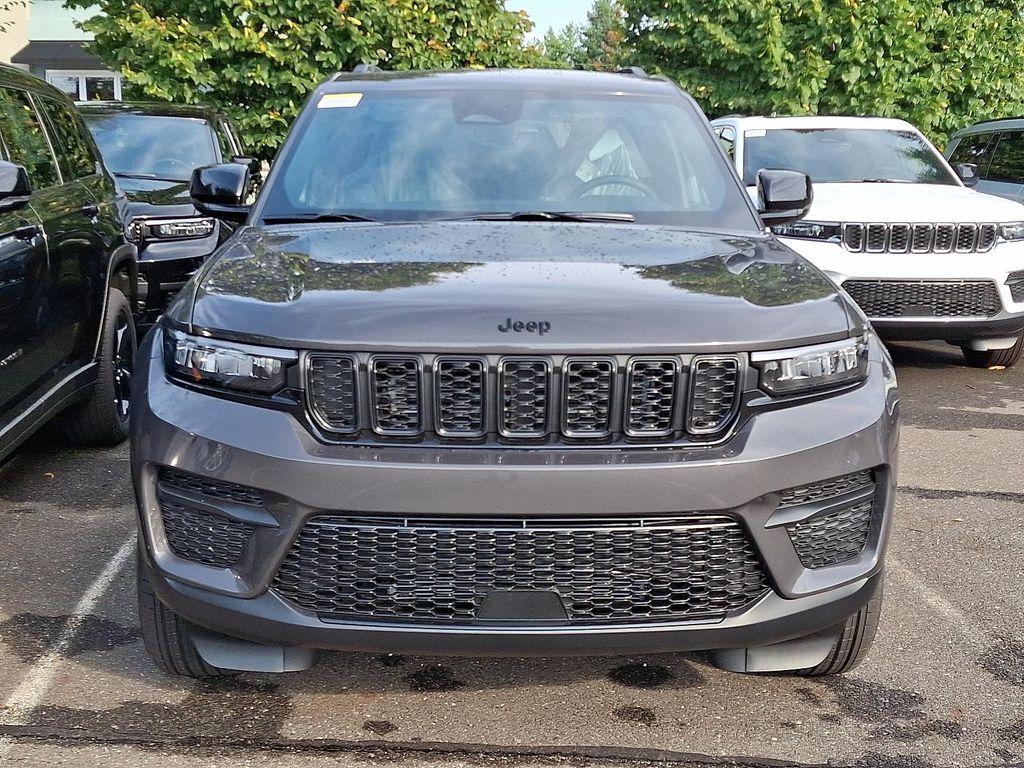new 2025 Jeep Grand Cherokee car, priced at $42,079