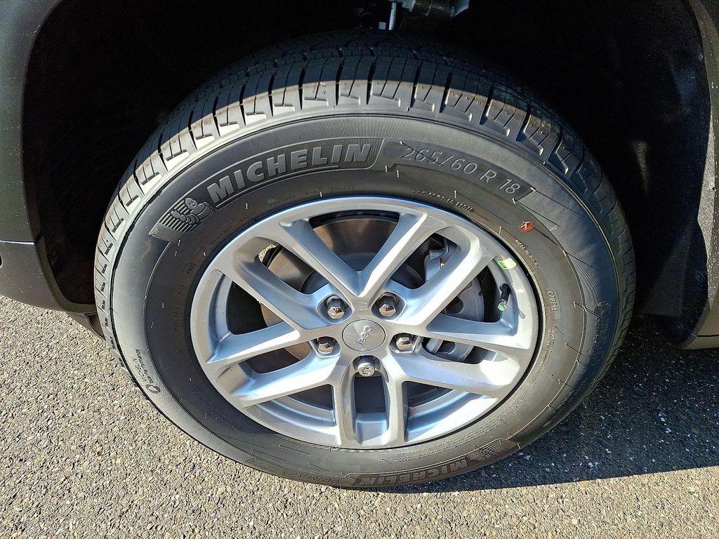 new 2025 Jeep Grand Cherokee car, priced at $41,519