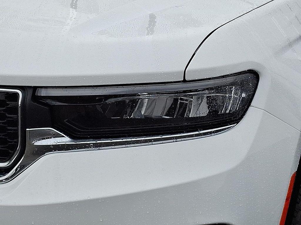 new 2025 Jeep Grand Cherokee car, priced at $40,924