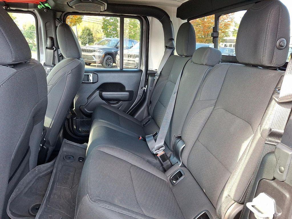 used 2022 Jeep Gladiator car, priced at $35,598