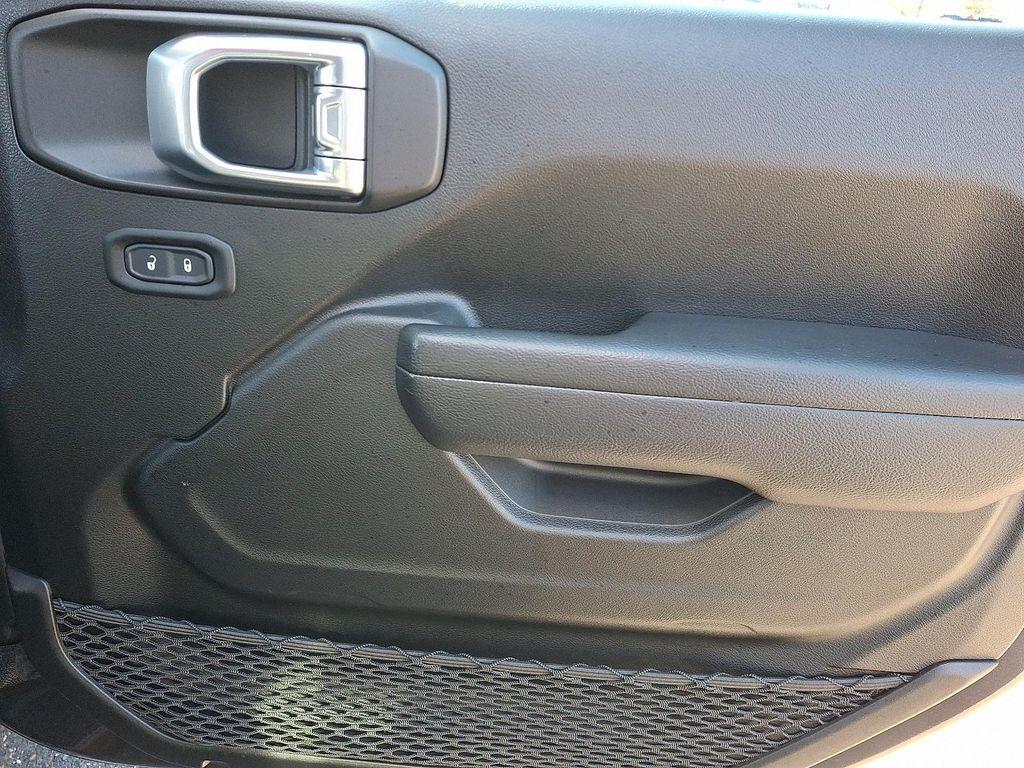 used 2022 Jeep Gladiator car, priced at $35,598