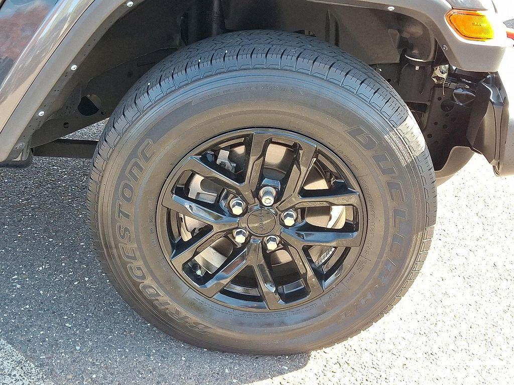 used 2022 Jeep Gladiator car, priced at $35,598