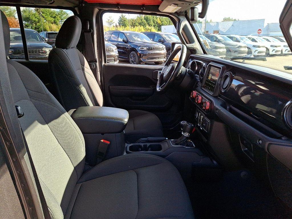 used 2022 Jeep Gladiator car, priced at $35,598