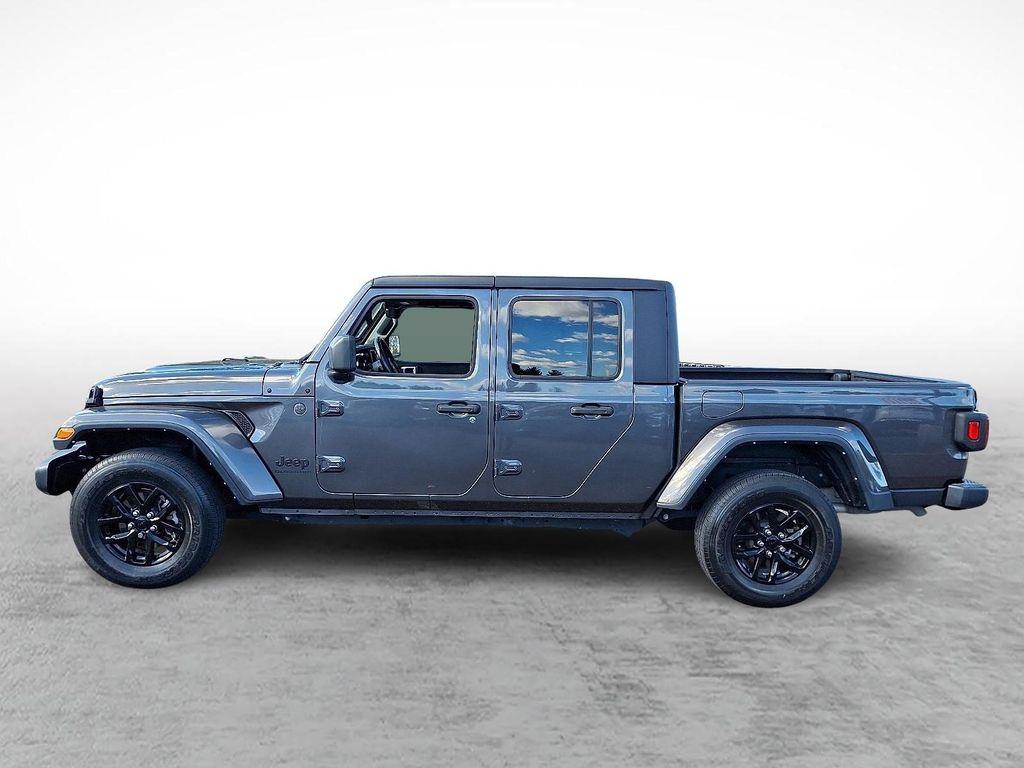 used 2022 Jeep Gladiator car, priced at $35,598