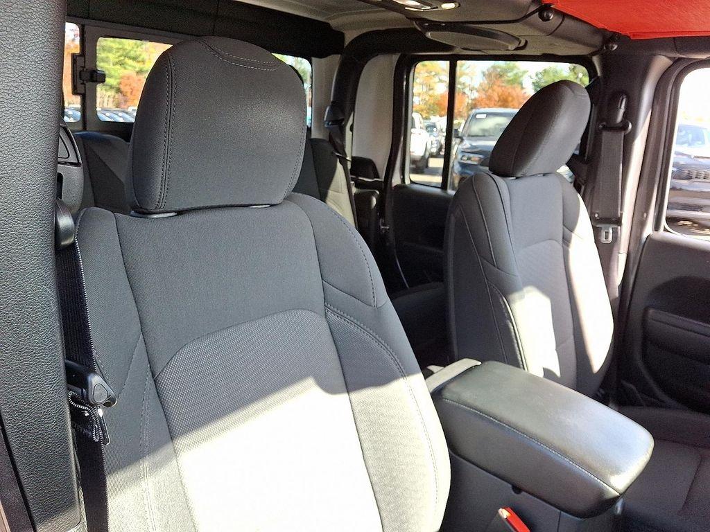 used 2022 Jeep Gladiator car, priced at $35,598