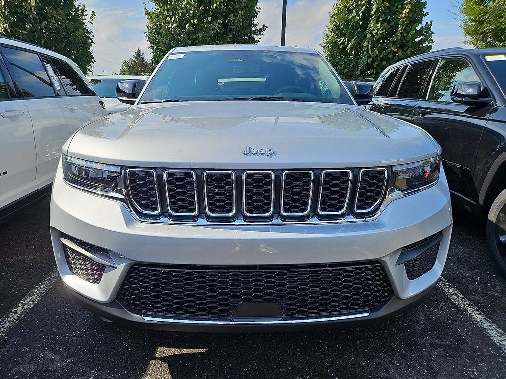 new 2025 Jeep Grand Cherokee car, priced at $41,519