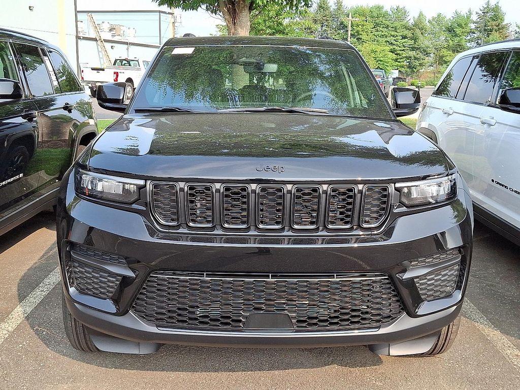 new 2025 Jeep Grand Cherokee car, priced at $42,579
