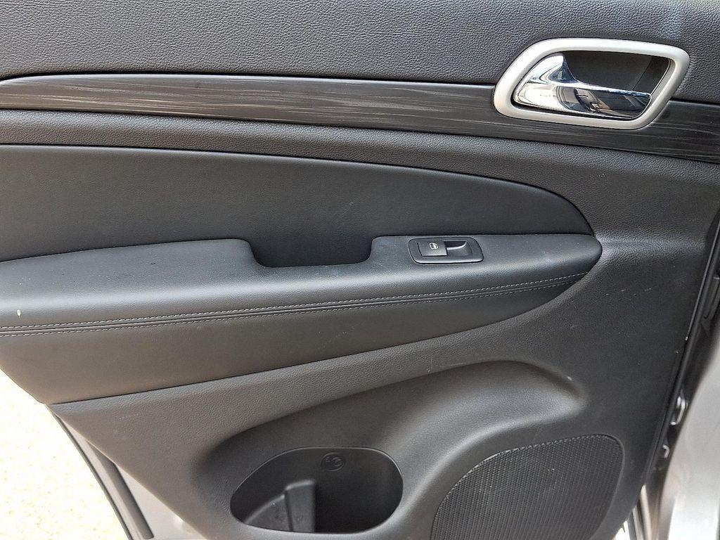 used 2020 Jeep Grand Cherokee car, priced at $27,598