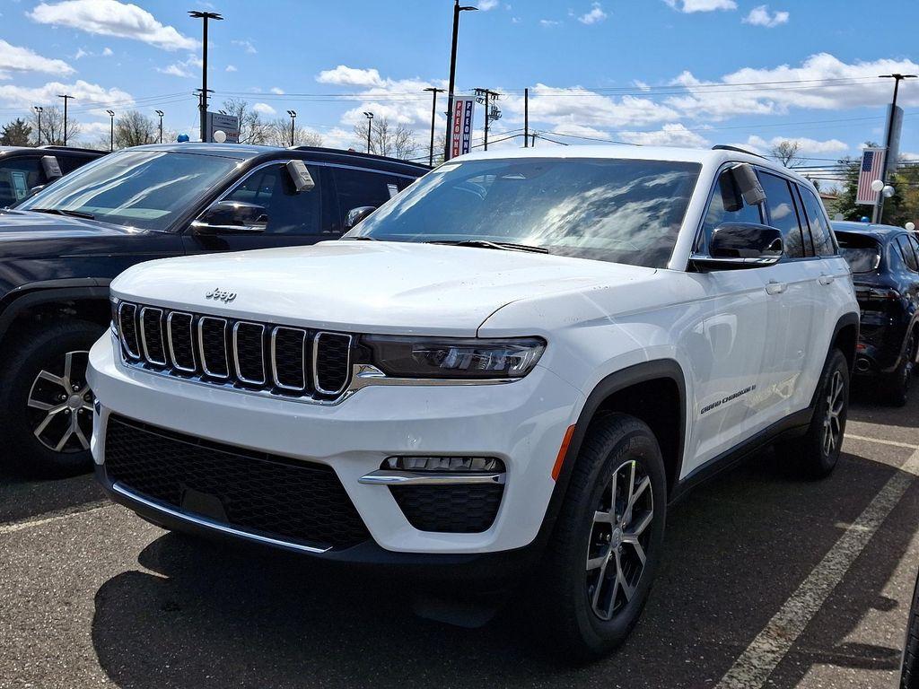 new 2025 Jeep Grand Cherokee car, priced at $45,249