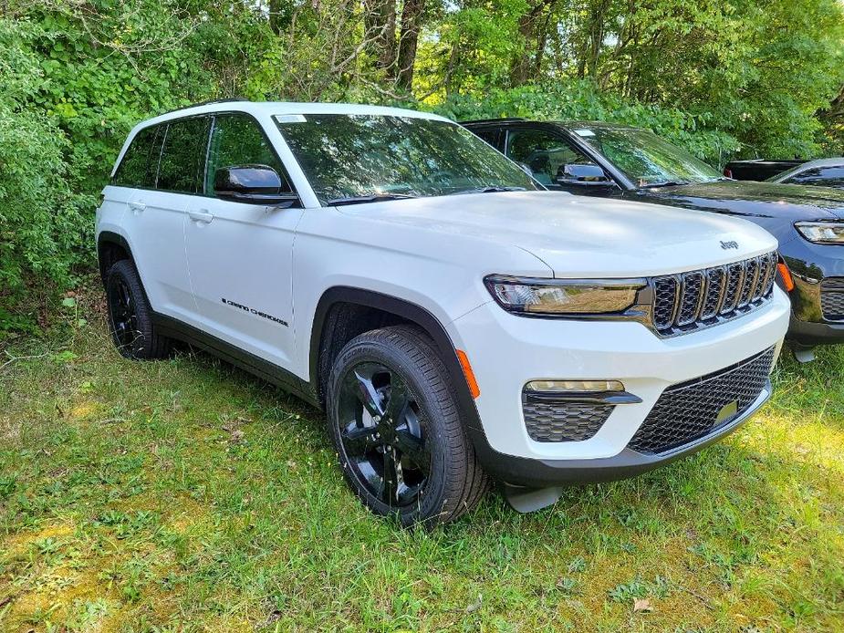 new 2024 Jeep Grand Cherokee car, priced at $50,039