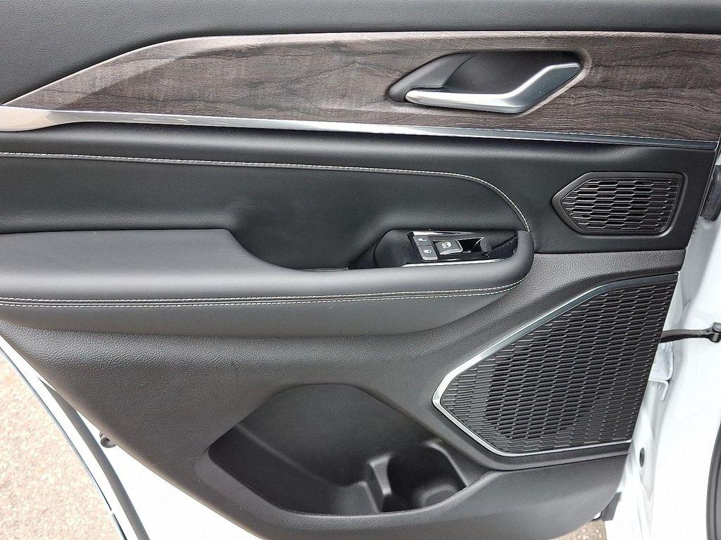 used 2023 Jeep Grand Cherokee car, priced at $40,598