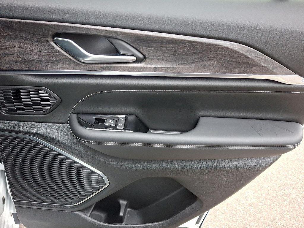 used 2023 Jeep Grand Cherokee car, priced at $40,598