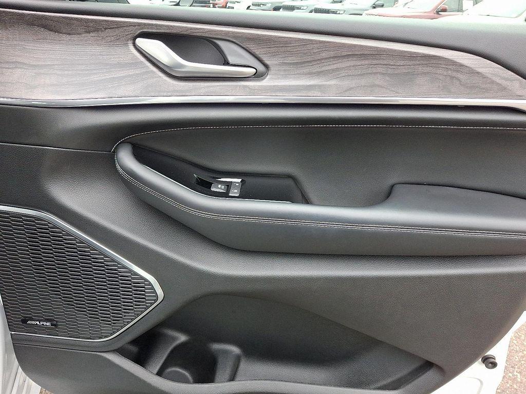 used 2023 Jeep Grand Cherokee car, priced at $40,598