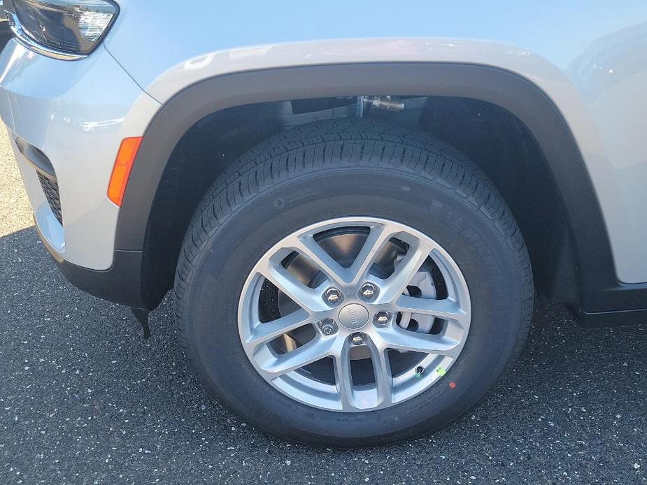 new 2024 Jeep Grand Cherokee car, priced at $42,069