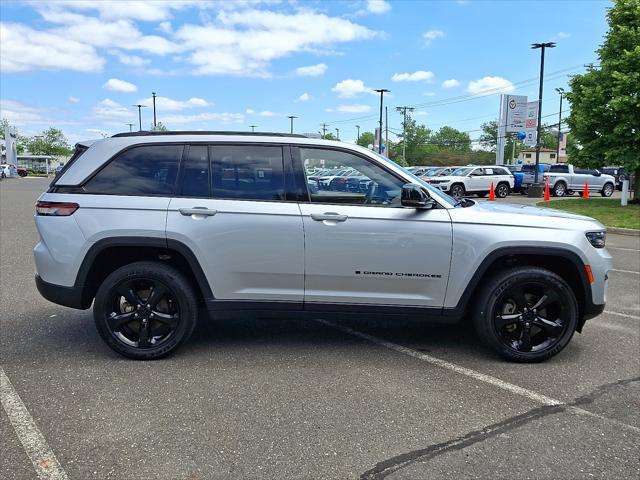used 2023 Jeep Grand Cherokee car, priced at $39,098
