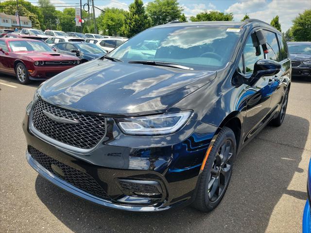 new 2024 Chrysler Pacifica car, priced at $45,544