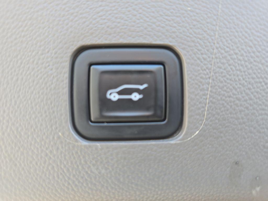 used 2021 Chevrolet Traverse car, priced at $24,466