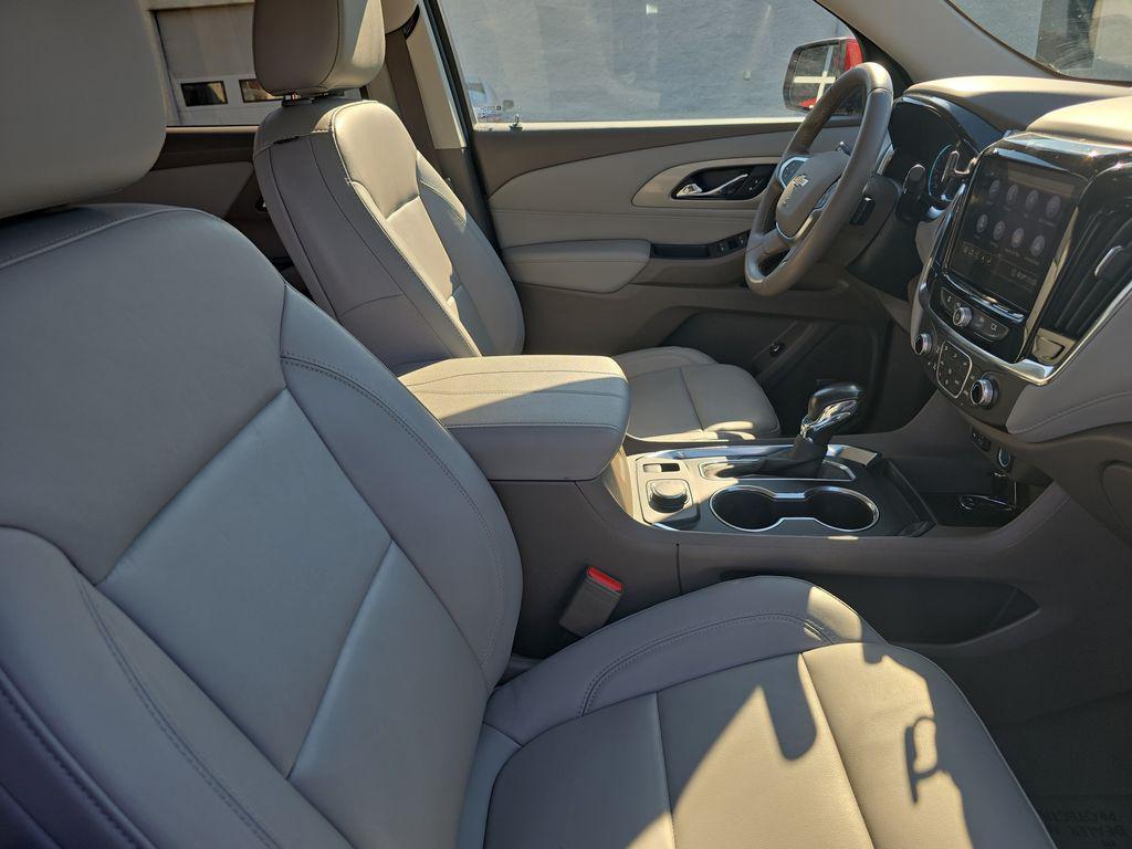 used 2021 Chevrolet Traverse car, priced at $24,466