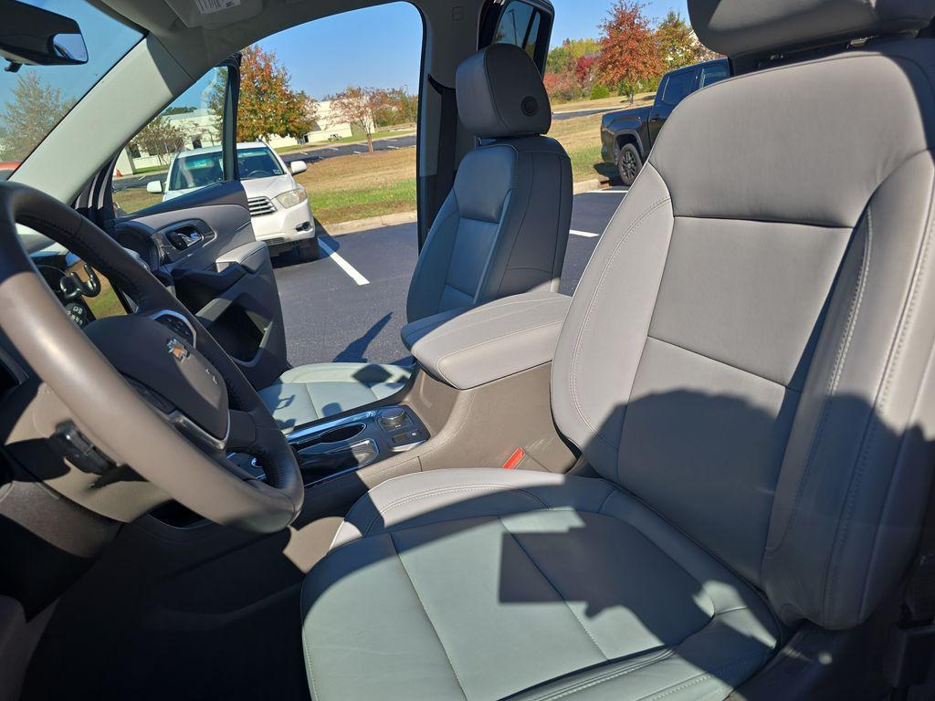 used 2021 Chevrolet Traverse car, priced at $24,466