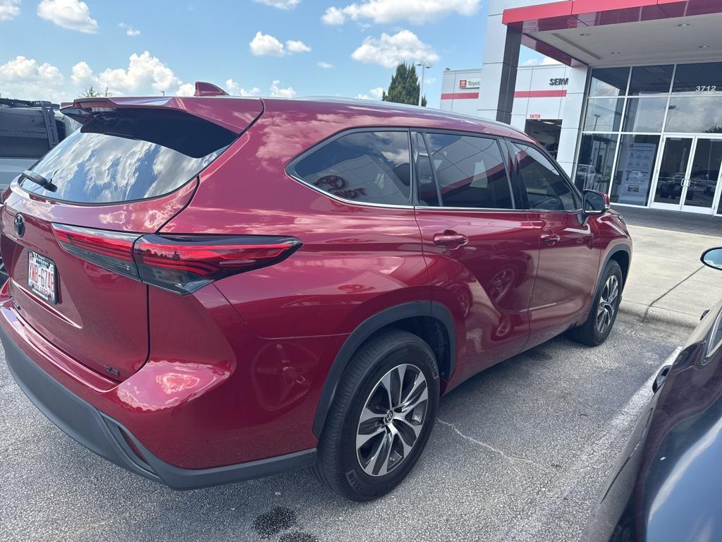 used 2022 Toyota Highlander car, priced at $36,222
