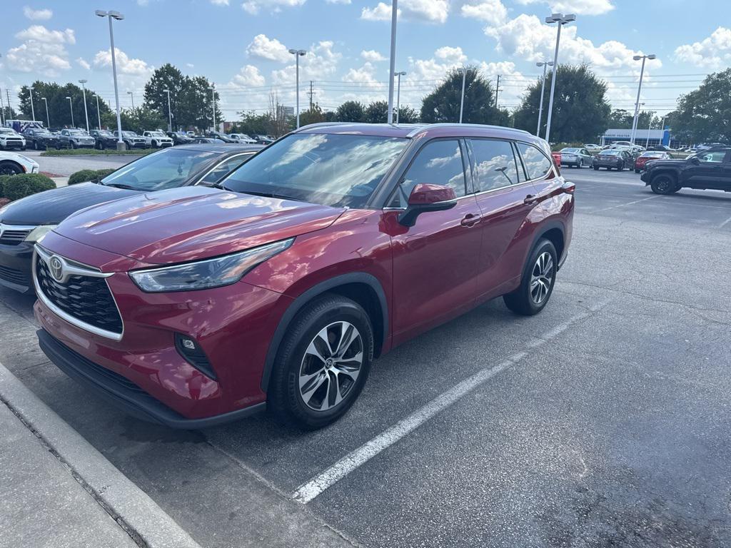 used 2022 Toyota Highlander car, priced at $36,222