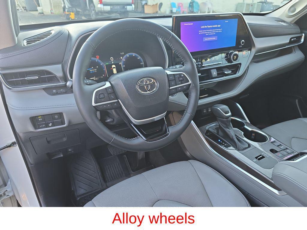 used 2023 Toyota Highlander car, priced at $36,315