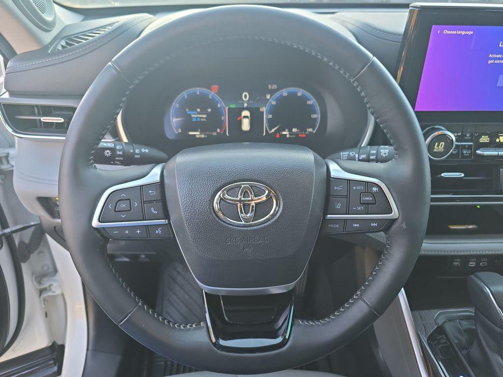 used 2023 Toyota Highlander car, priced at $36,315