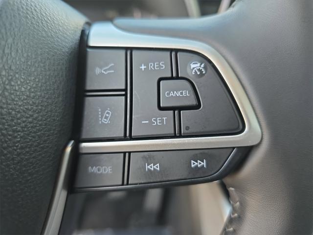 used 2022 Toyota Highlander car, priced at $37,269