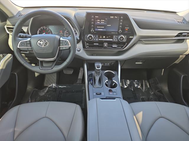 used 2022 Toyota Highlander car, priced at $37,269