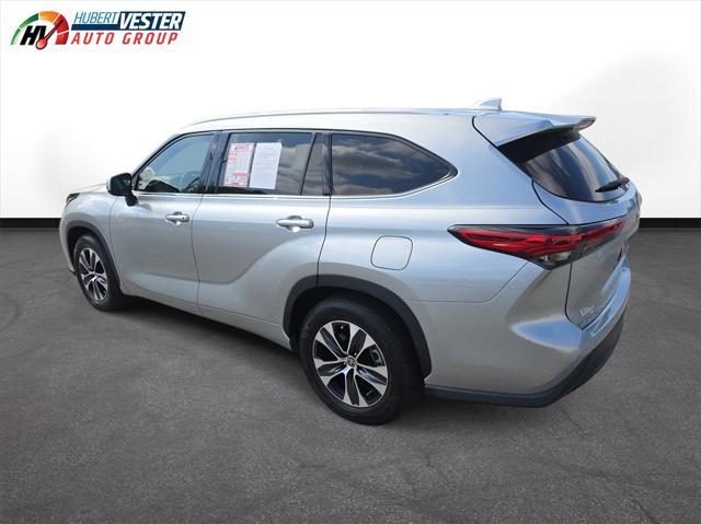 used 2022 Toyota Highlander car, priced at $37,269