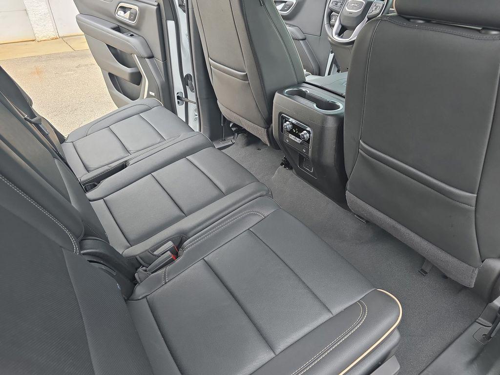 used 2024 GMC Yukon car, priced at $51,455