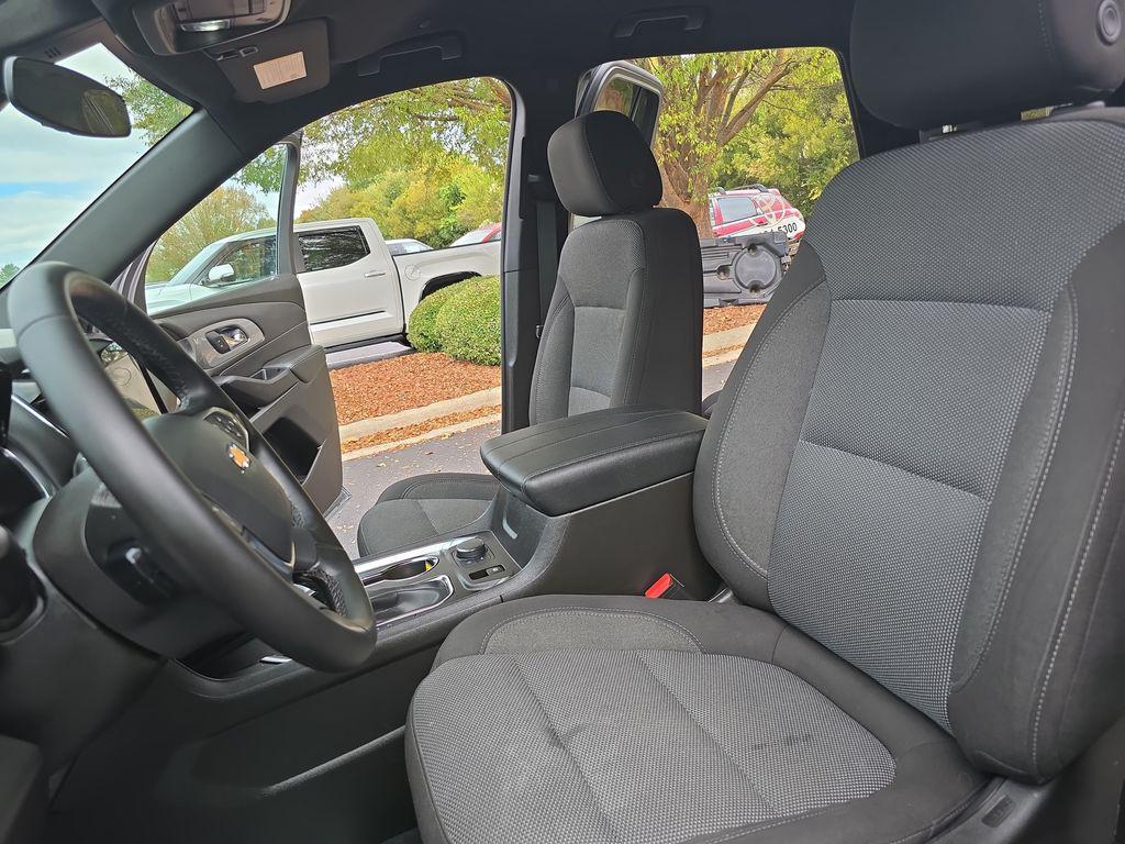 used 2024 Chevrolet Traverse car, priced at $31,477