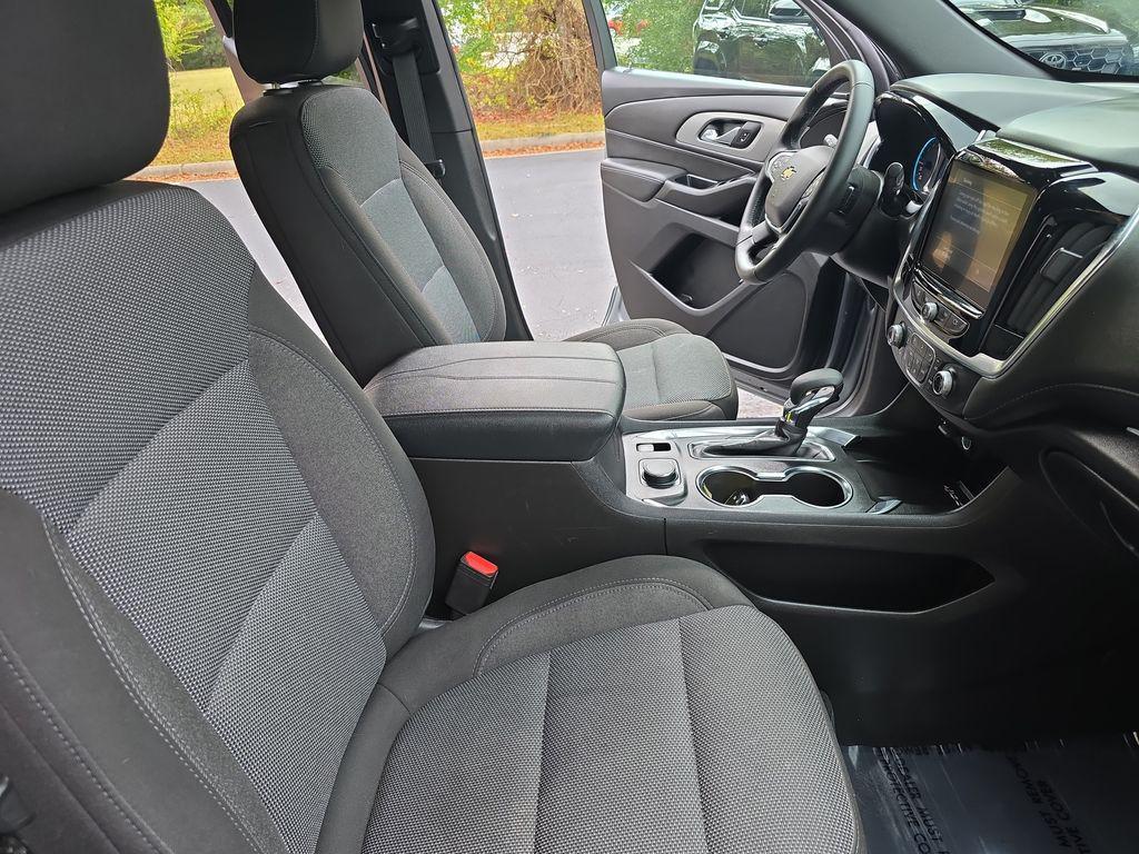 used 2024 Chevrolet Traverse car, priced at $31,477