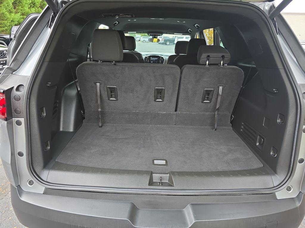 used 2024 Chevrolet Traverse car, priced at $31,477