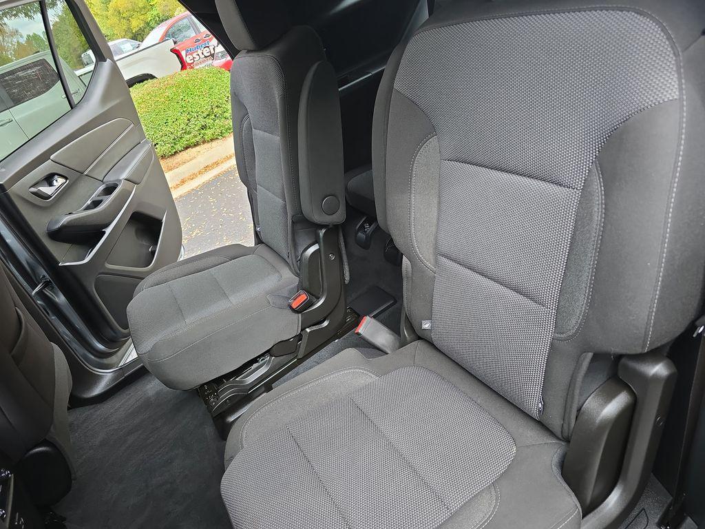 used 2024 Chevrolet Traverse car, priced at $31,477