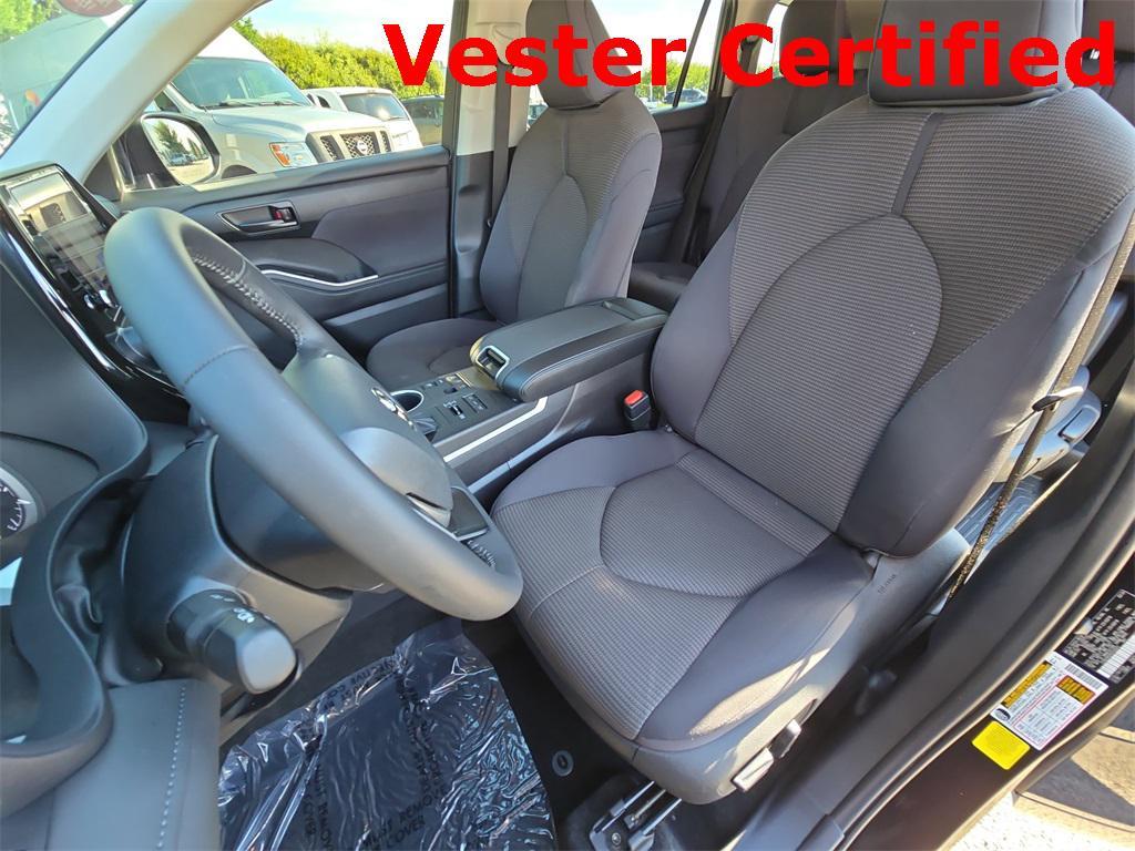 used 2024 Toyota Highlander car, priced at $36,645