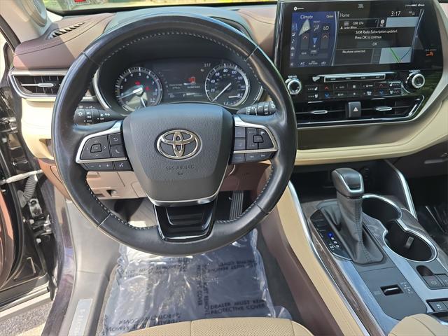 used 2020 Toyota Highlander car, priced at $35,041