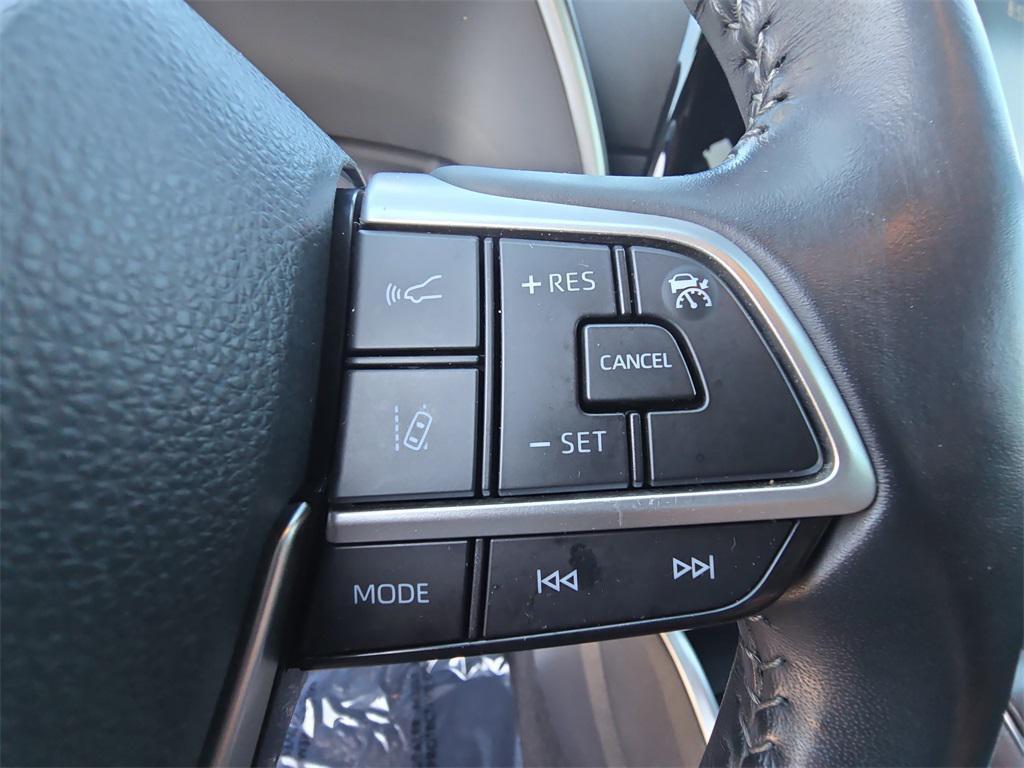 used 2022 Toyota Highlander car, priced at $34,613