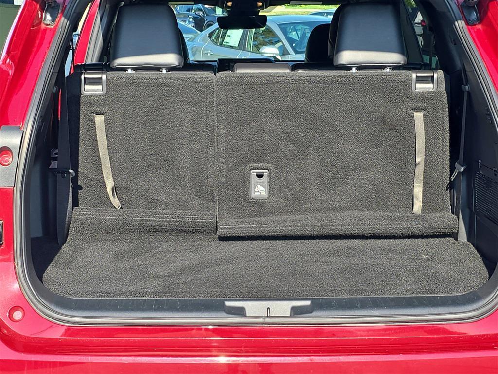 used 2022 Toyota Highlander car, priced at $34,613
