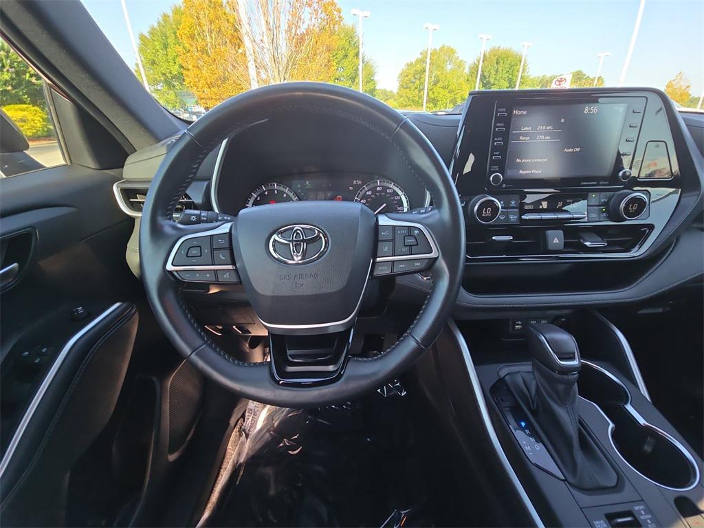 used 2022 Toyota Highlander car, priced at $34,613