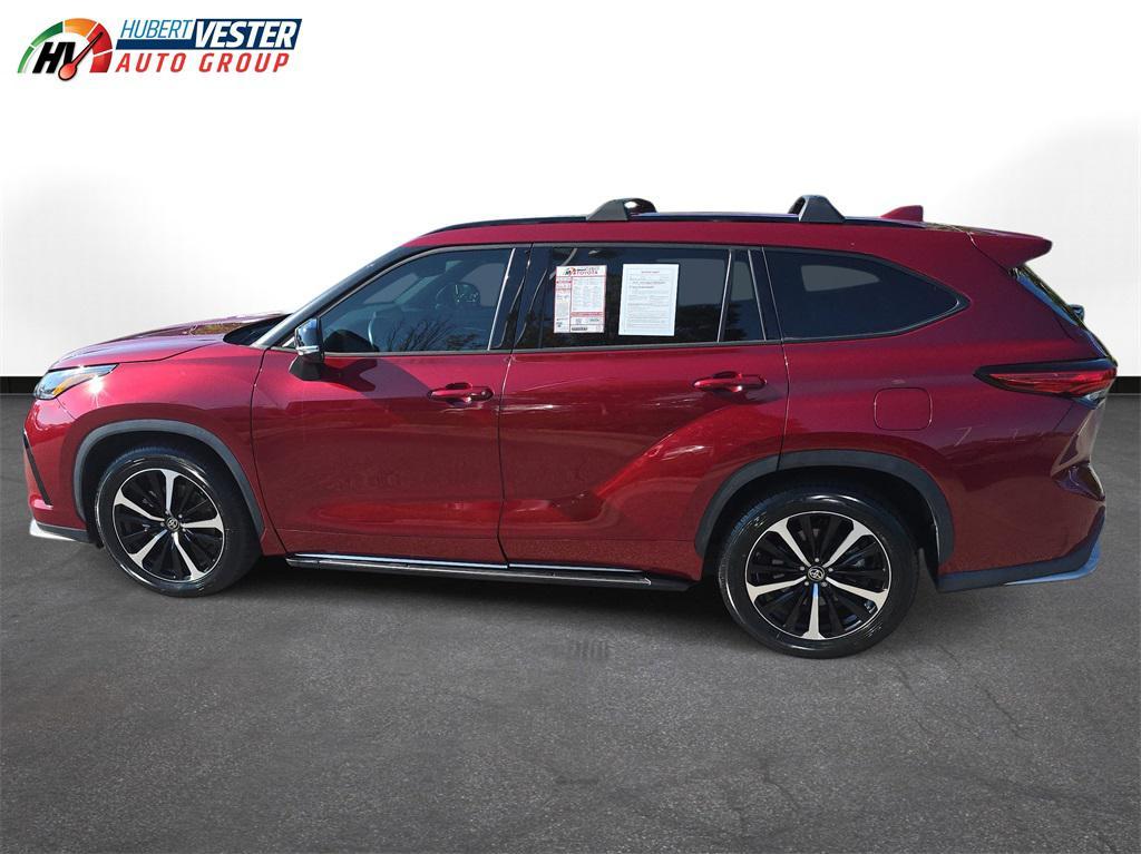 used 2022 Toyota Highlander car, priced at $35,453