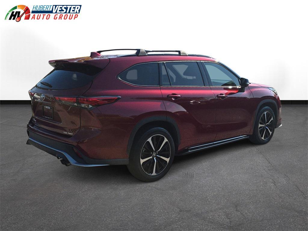 used 2022 Toyota Highlander car, priced at $34,613