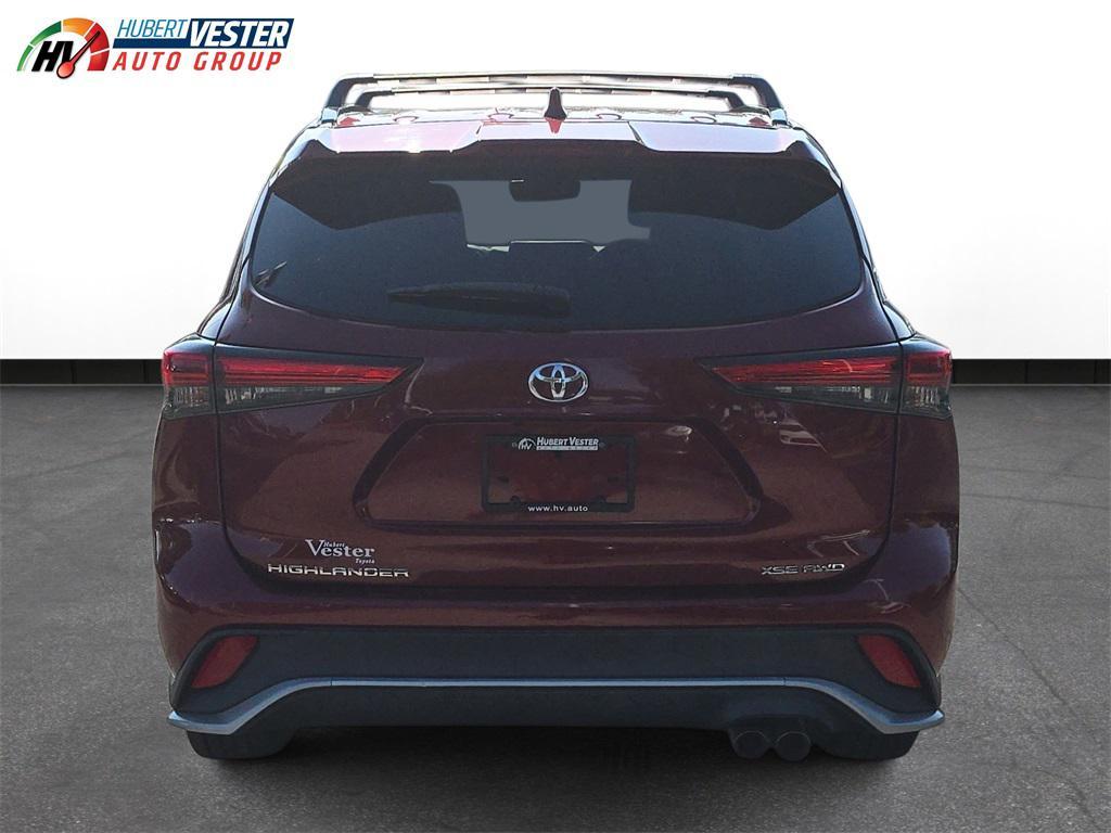 used 2022 Toyota Highlander car, priced at $34,613
