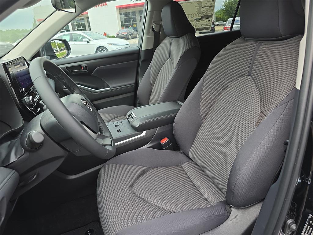 new 2025 Toyota Highlander car, priced at $43,535