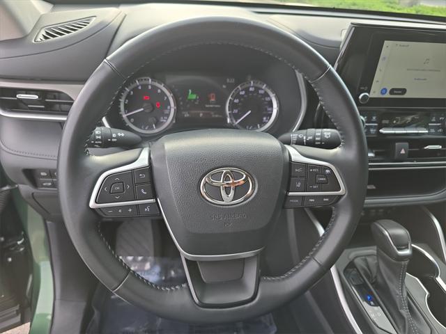 used 2023 Toyota Highlander car, priced at $35,874