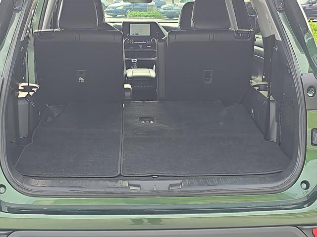 used 2023 Toyota Highlander car, priced at $35,874