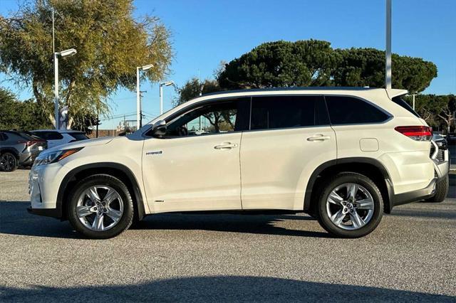 used 2019 Toyota Highlander Hybrid car, priced at $38,999